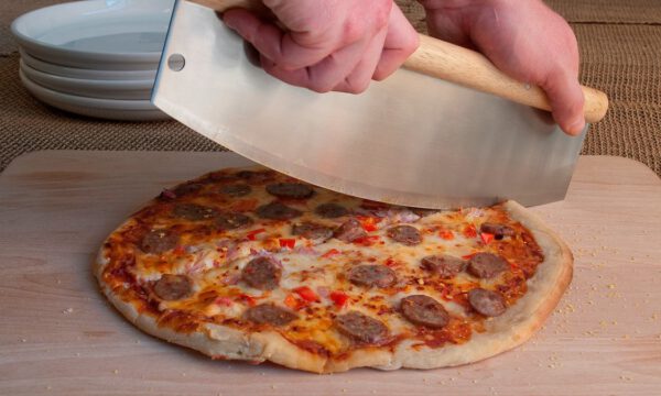 אביזר צלייה לגריל: חותך פיצה,PizzaQue Pizza Cutter, חברת BULLBBQ